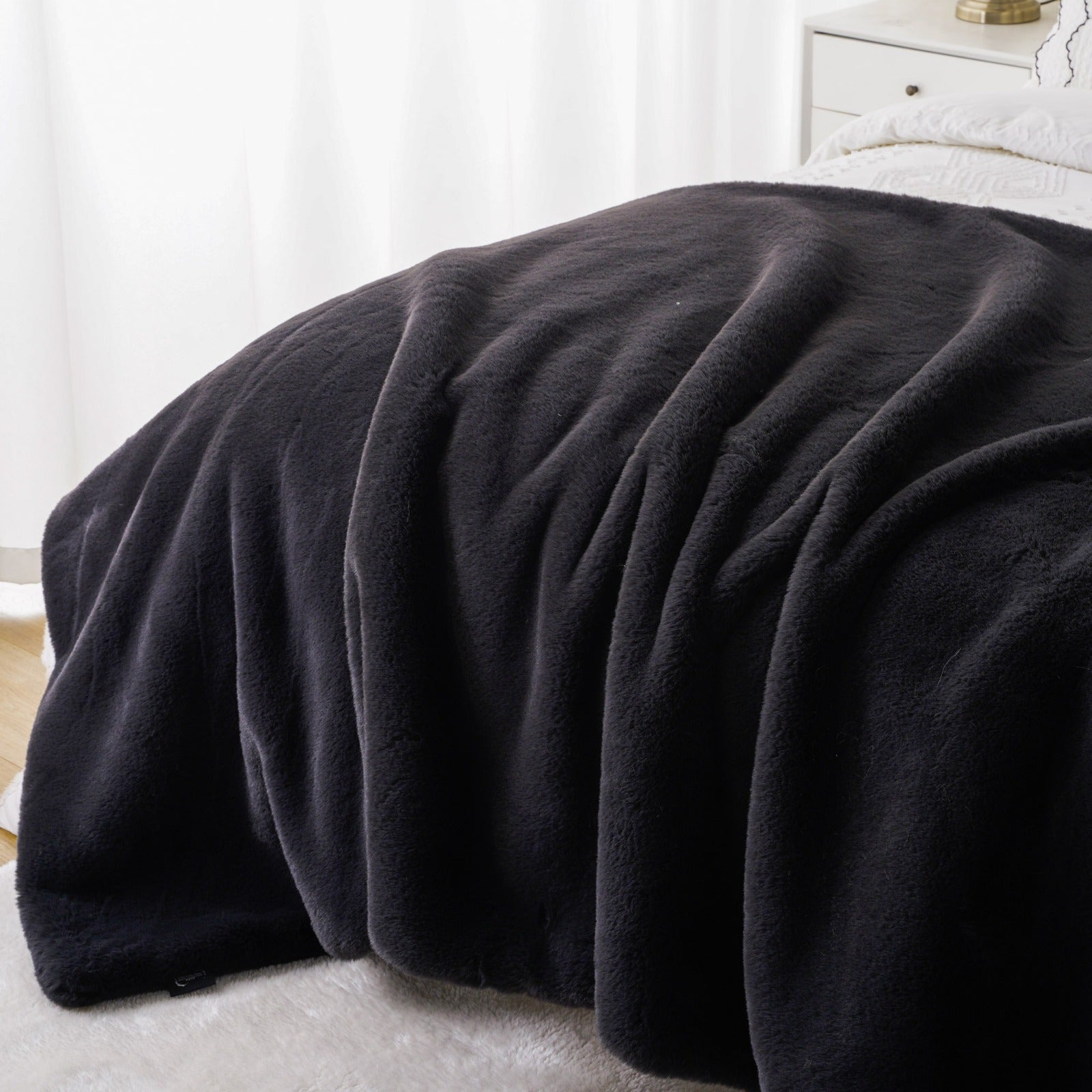 Faux fur black discount blanket