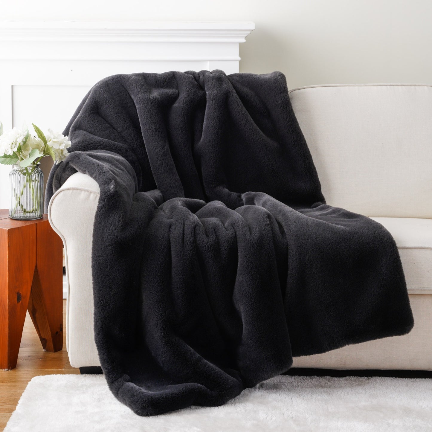 Double Sided Faux Fur Blanket Black